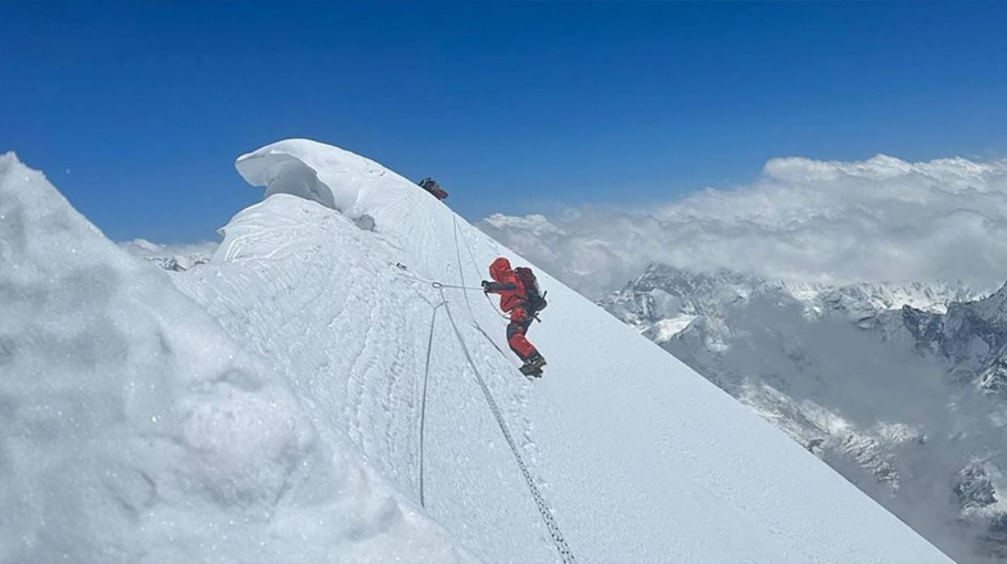 US climber claims rare Everest ‘triple crown’ - Bangladesh Post